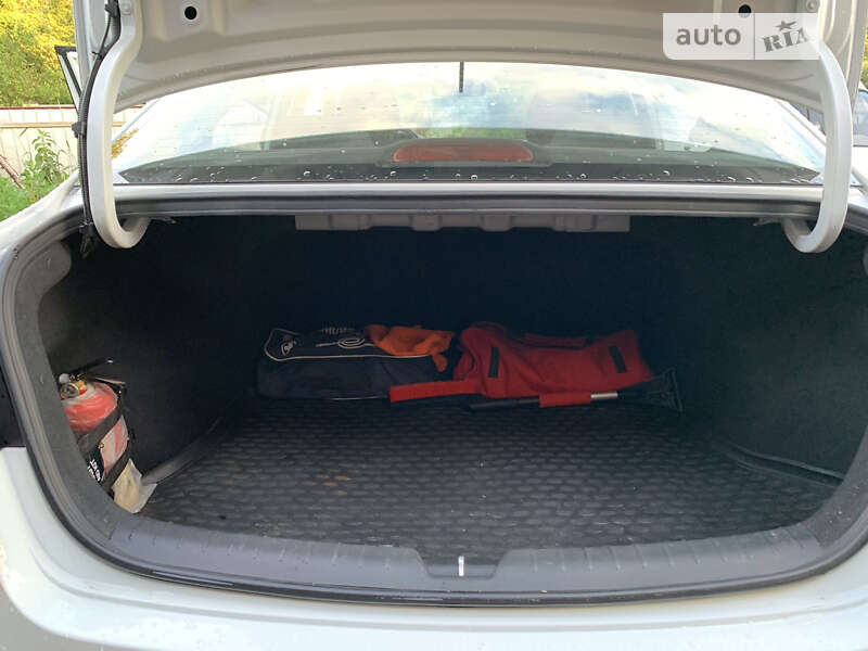 Седан Kia Rio 2017 в Іванковичах