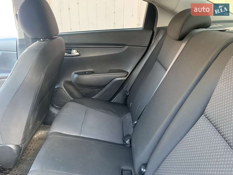 Седан Kia Rio 2021 в Киеве
