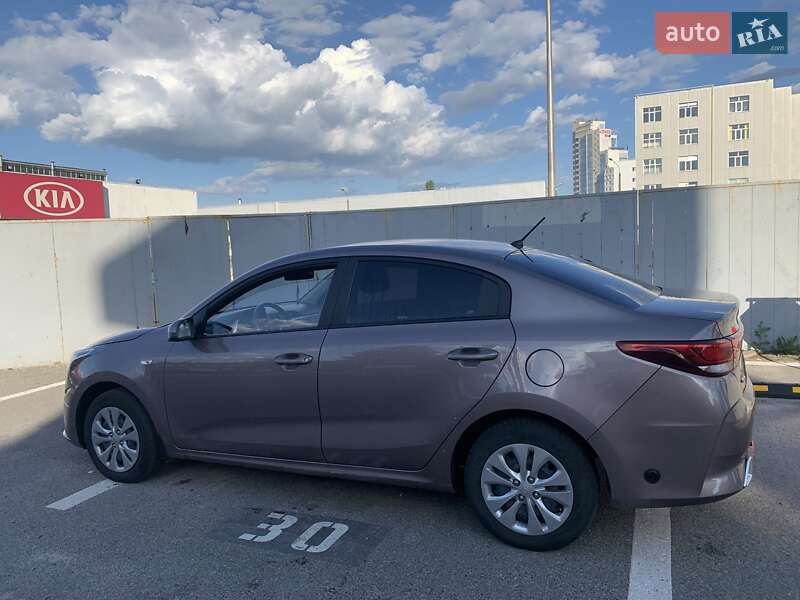 Kia Rio 2021
