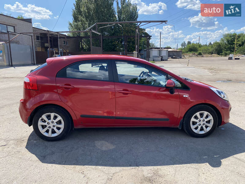 Хэтчбек Kia Rio 2013 в Запорожье