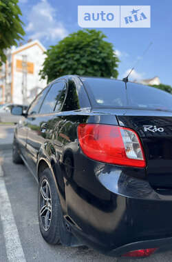 Седан Kia Rio 2010 в Киеве