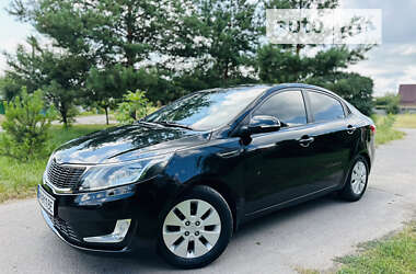 Седан Kia Rio 2013 в Ромнах