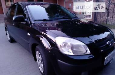 Хэтчбек Kia Rio 2005 в Надворной