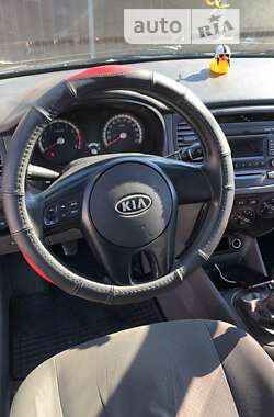 Седан Kia Rio 2011 в Лозовій