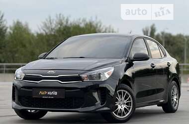 Седан Kia Rio 2017 в Киеве