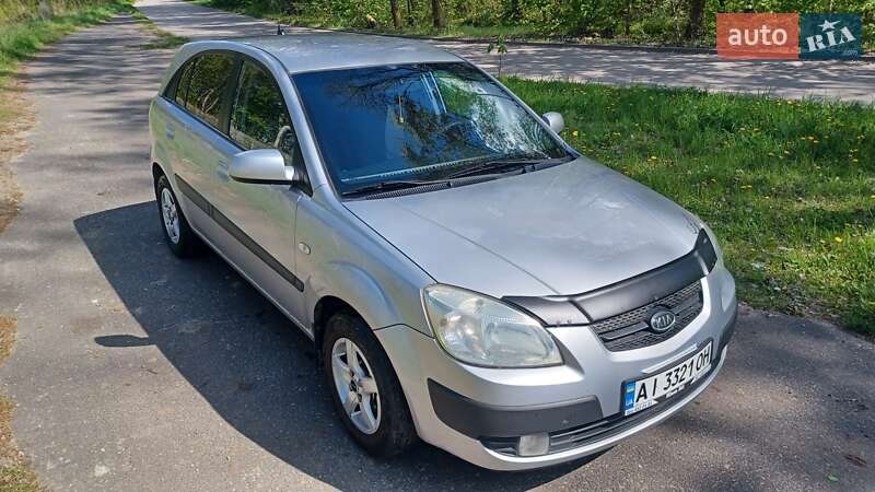 Хэтчбек Kia Rio 2006 в Буче