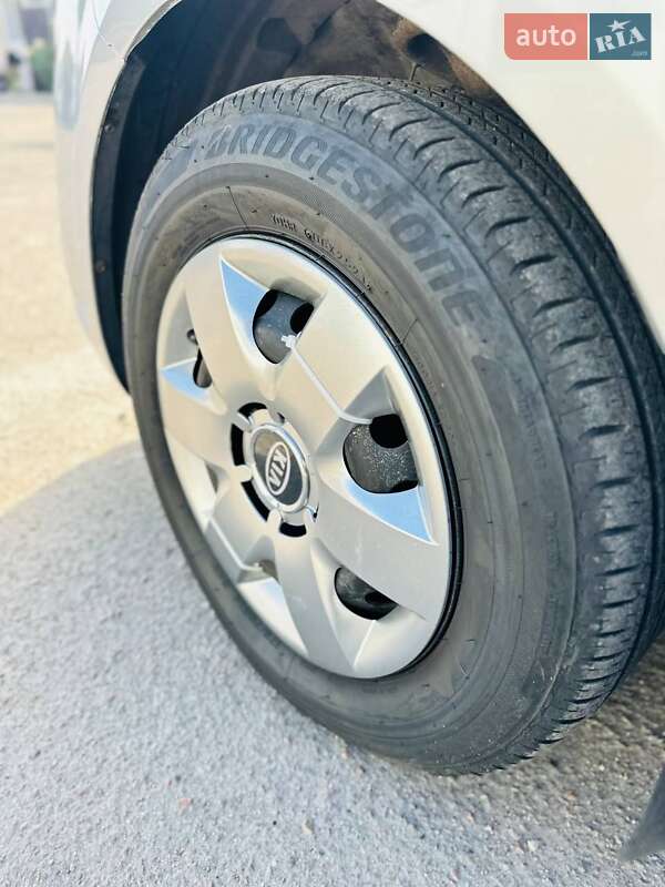 Седан Kia Rio 2010 в Днепре