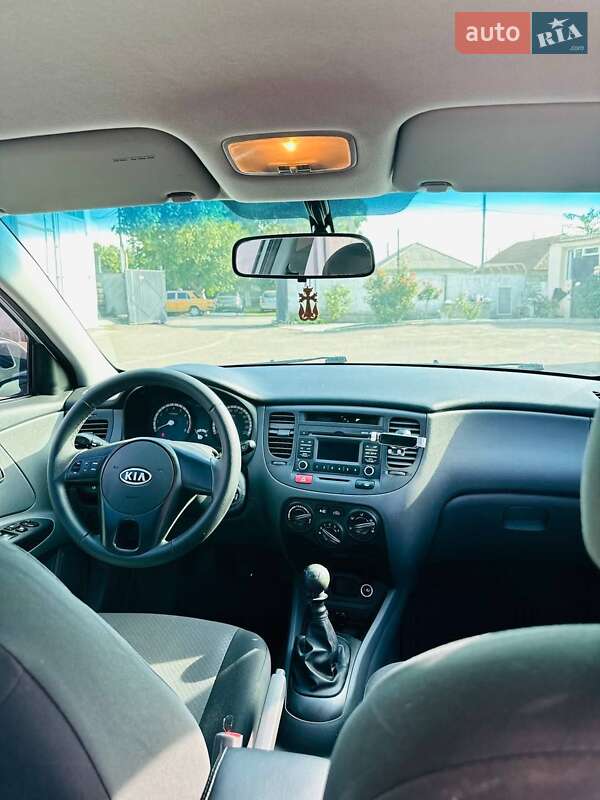 Седан Kia Rio 2010 в Днепре