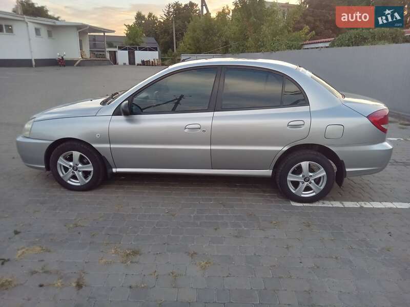 Седан Kia Rio 2005 в Козельщине