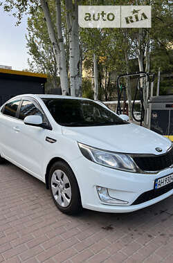 Седан Kia Rio 2013 в Днепре