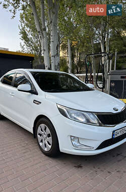 Седан Kia Rio 2013 в Дніпрі