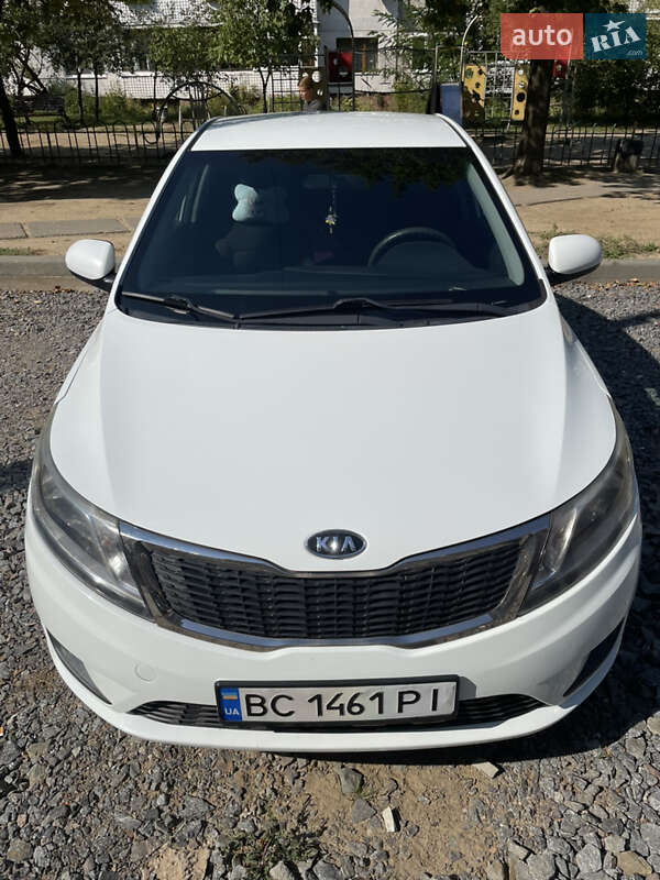 Седан Kia Rio 2012 в Новояворовске