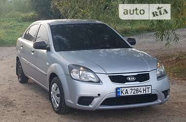 Седан Kia Rio 2011 в Бучі