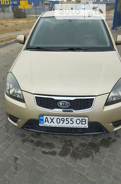 Седан Kia Rio 2010 в Харькове