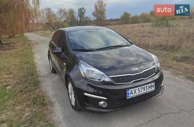 Седан Kia Rio 2015 в Краснограді