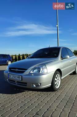 Седан Kia Rio 2004 в Городке