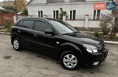 Хэтчбек Kia Rio 2010 в Краснограде