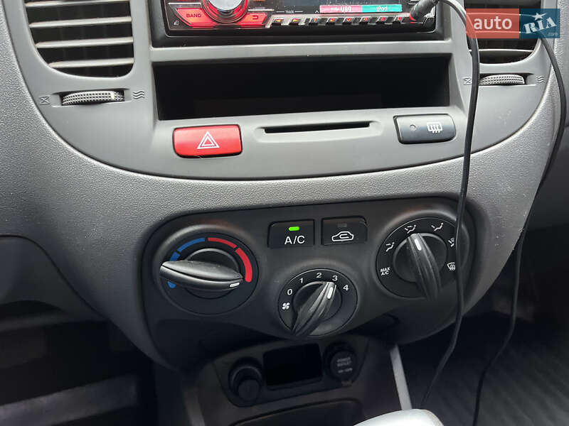 Седан Kia Rio 2007 в Белой Церкви