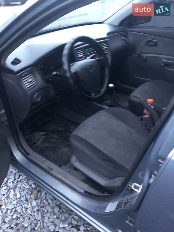 Хэтчбек Kia Rio 2008 в Ровно