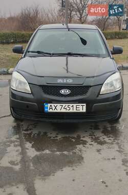 Седан Kia Rio 2006 в Покрові