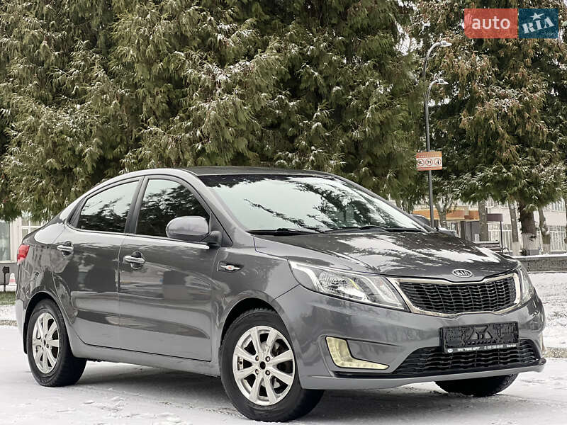 Седан Kia Rio 2012 в Ровно