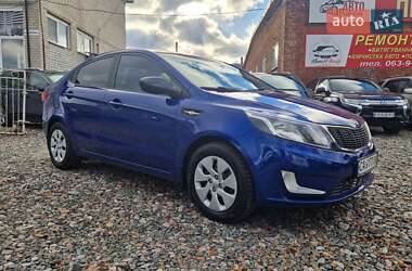 Седан Kia Rio 2012 в Смілі