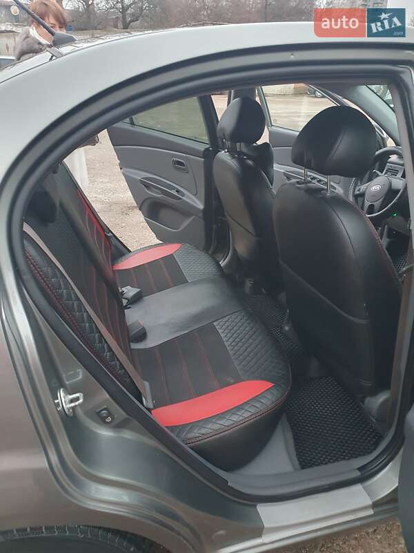 Седан Kia Rio 2011 в Чернигове