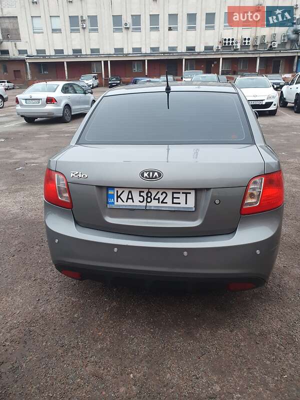 Седан Kia Rio 2011 в Чернигове