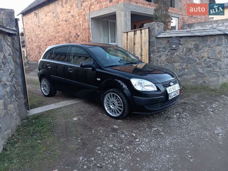Хэтчбек Kia Rio 2009 в Хусте