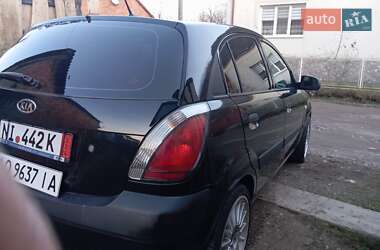 Хэтчбек Kia Rio 2009 в 