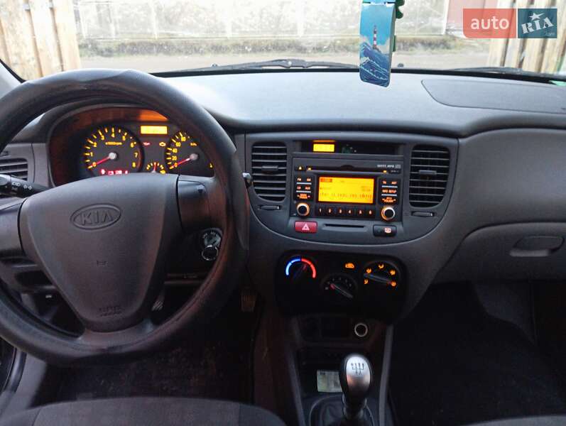Хэтчбек Kia Rio 2009 в Хусте