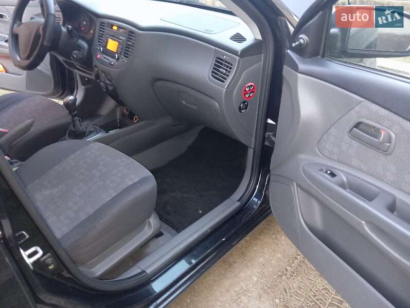 Хэтчбек Kia Rio 2009 в Хусте