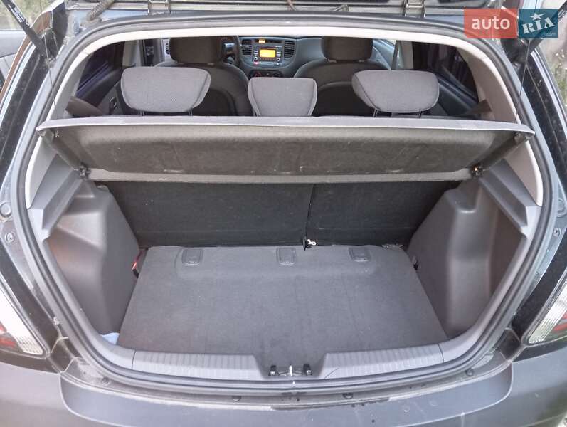 Хэтчбек Kia Rio 2009 в Хусте