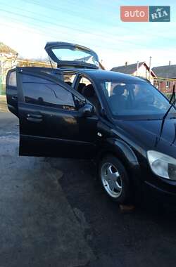 Хетчбек Kia Rio 2006 в 
