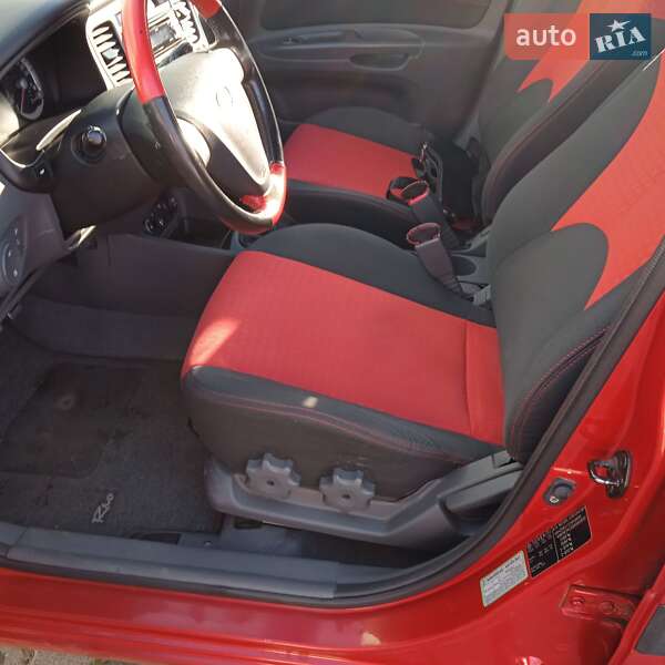 Хэтчбек Kia Rio 2005 в Черновцах