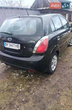 Хетчбек Kia Rio 2010 в Рівному