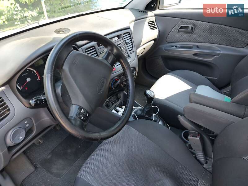 Хэтчбек Kia Rio 2009 в Гадяче