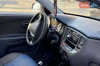 Хетчбек Kia Rio 2006 в Чернівцях