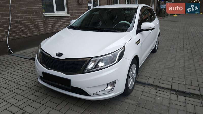 Хетчбек Kia Rio 2012 в Дніпрі