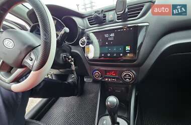 Хэтчбек Kia Rio 2012 в 