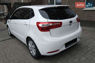 Хэтчбек Kia Rio 2012 в 