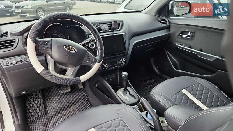 Хэтчбек Kia Rio 2012 в 