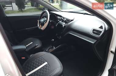 Хэтчбек Kia Rio 2012 в 