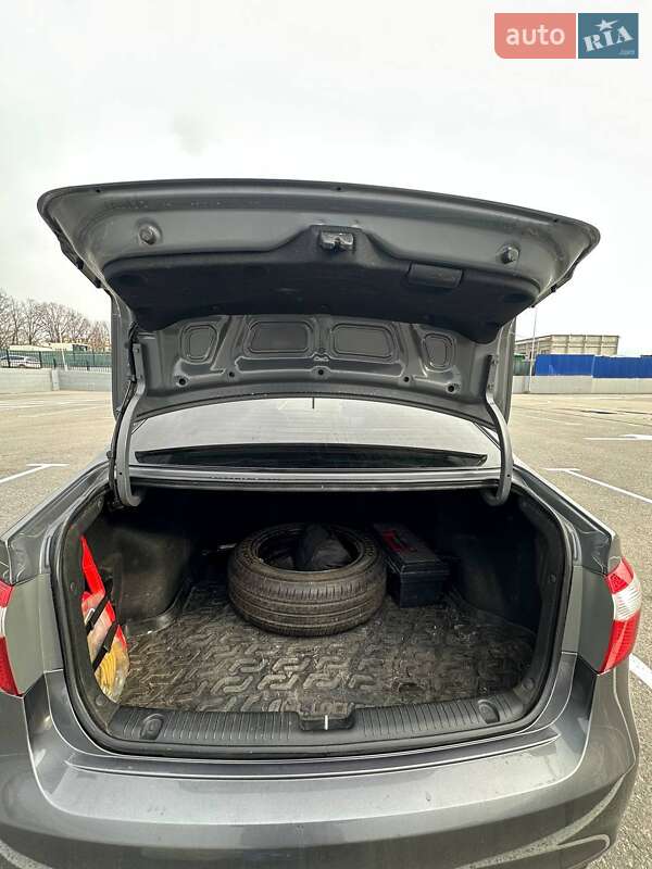 Седан Kia Rio 2013 в Полтаві