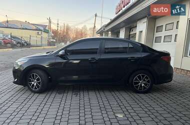 Седан Kia Rio 2017 в Николаеве