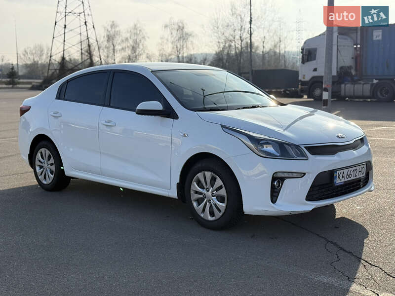 Седан Kia Rio 2017 в Киеве