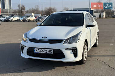 Седан Kia Rio 2017 в Киеве