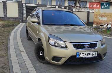 Седан Kia Rio 2010 в Львові