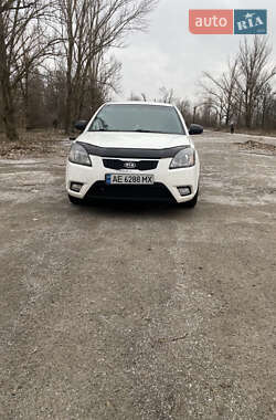 Седан Kia Rio 2010 в Кривому Розі