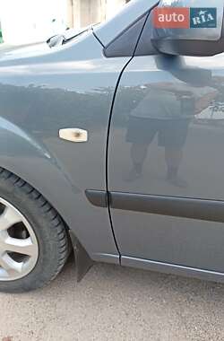 Хэтчбек Kia Rio 2006 в 